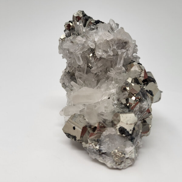 Pyrit mit Calcit Cluster Kilopreis
