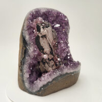 Amethyst Druse mit Calcite Kristall und Goethit, 3830g, 17x13,5x11,5cm (18)