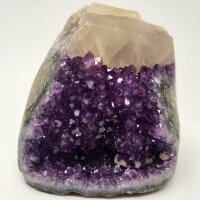 Amethyst Druse mit Calcite Kristall, 570g, 8,5x8x5,5cm  (1)